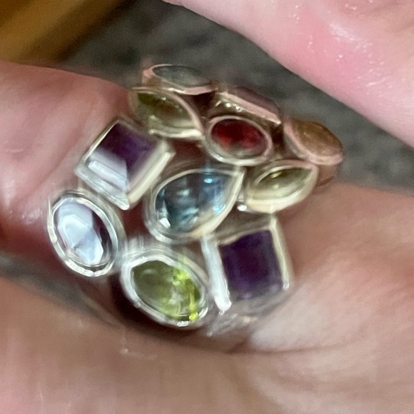 BEAUTIFUL MULTI STONE RING - Picture 14 of 14